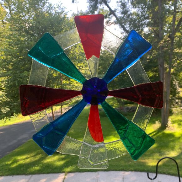 #9573 CIRCULAR FUSED SUN CATCHER  RED, GREEN & BLUE SPOKES COLLECTABLE SUN CATCH - Picture 2 of 6